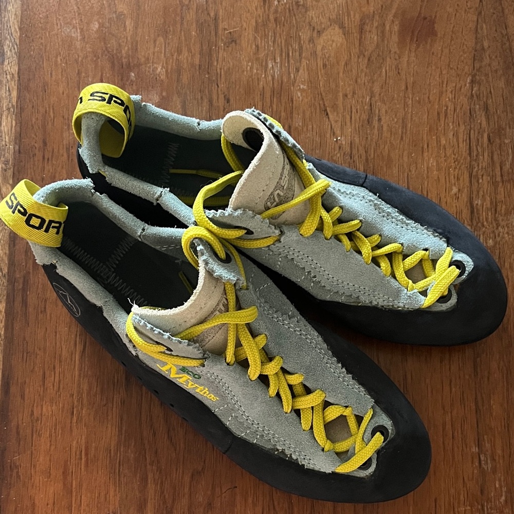 Like New La Sportiva Women’s Climbing Shoes - Mythos Eco EU 38.5 US 7.5